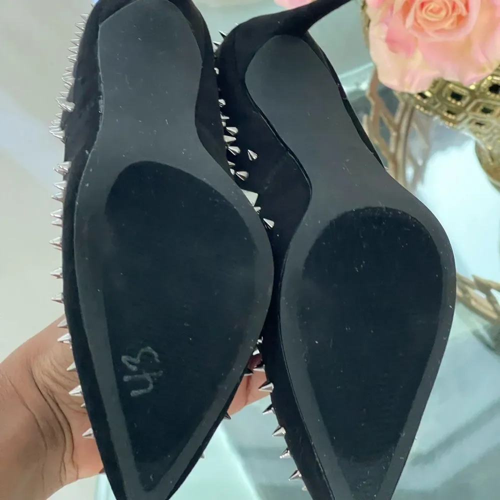 New Daisie-S Black Suede Studded Pumps Size 5.5